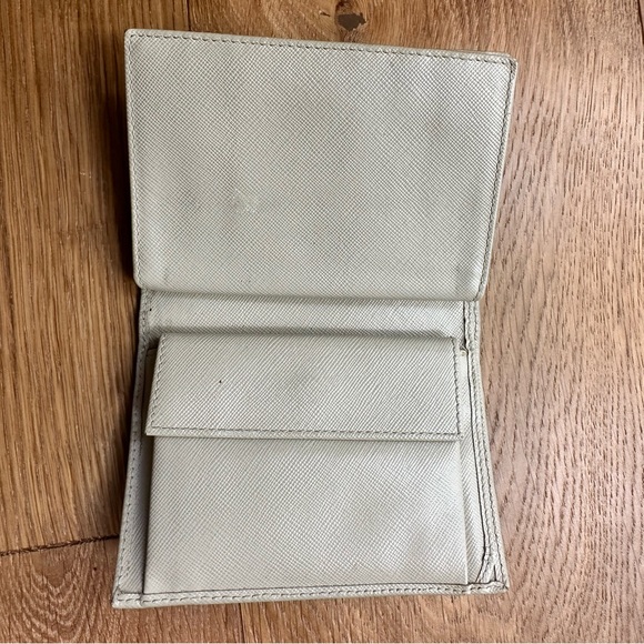 Authentic Prada saffiano wallet - Picture 4 of 9